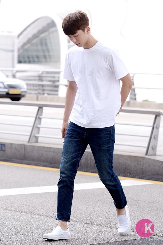 Áo trắng + quần Jeans: Phong cách chưa bao giờ lỗi mốt của sao Hàn
