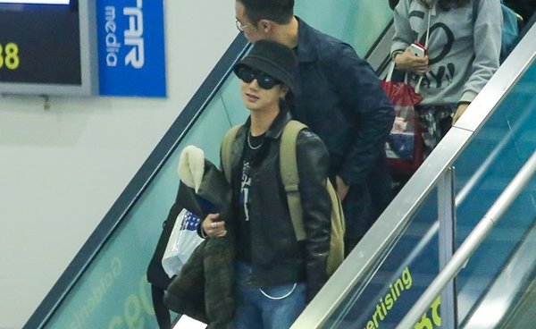 Fan Việt xếp hàng cả đêm, khóc nức nở khi đón Yesung (Super Junior) tại sân bay
