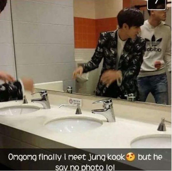 Fan hâm mộ “vô ý tứ” khi chụp ảnh BTS Jungkook và GOT7 Yugyeom trong nhà vệ sinh