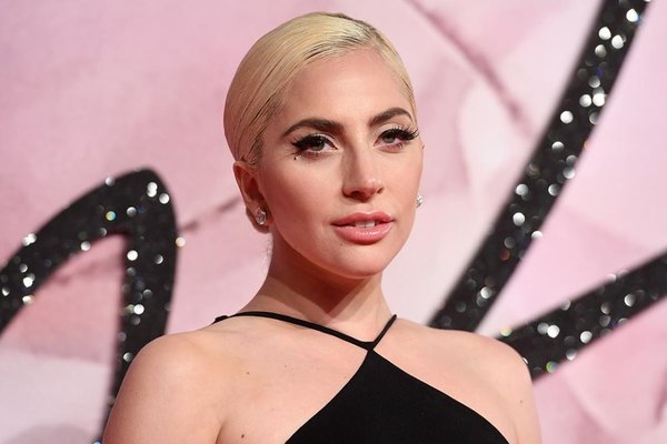 Lady Gaga hợp tác cùng Starbuck trong một chiến dịch từ thiện