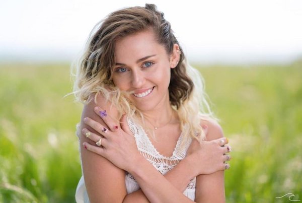Miley Cyrus ấn định ngày phát hành album mới “Younger Now”