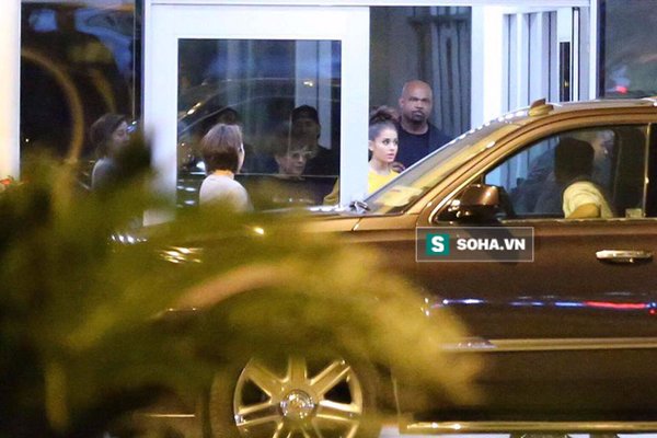 Ariana Grande đến Việt Nam lúc 2h sáng, đích thân em chồng Hà Tăng ra đón tại sân bay