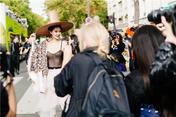 maya tham gia paris fashion week 5