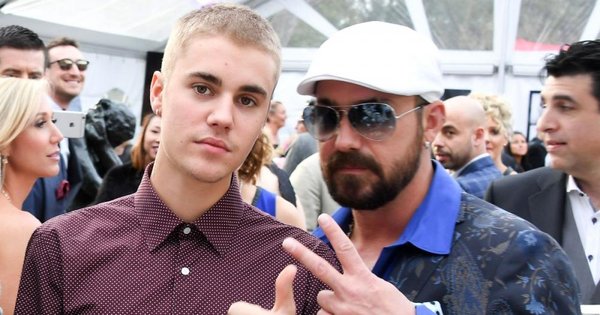 Đăng status cảm động về bố ruột, Justin Bieber gây ’bão like’ trên Instagram