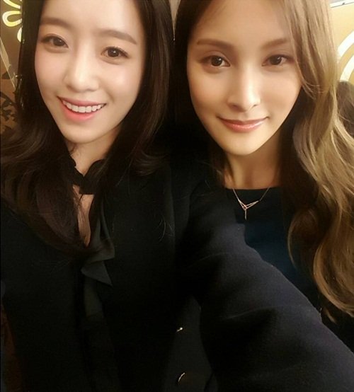Eun Jung (T-ara) và Park Gyu Ri 