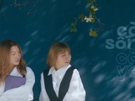 Lâu rồi Vpop mới lại có một MV ca nhạc khiến netizen Việt phẫn nộ, yêu cầu ca sĩ bổ sung phụ đề vì hát không rõ lời trong khi ca từ toàn tiếng Anh