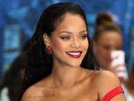 Tạm nghỉ hát đi bán kem trộn đã 5 năm, Rihanna vẫn lọt vào Top 10 nghệ sĩ đình đám mọi thời đại!