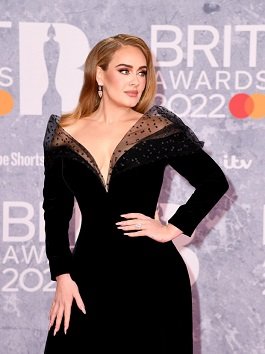 Chỉ một chi tiết, fan khẳng định Adele đã đính hôn với bạn trai sau 7 tháng hẹn hò