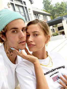 Justin Bieber được vinh danh là "người chồng của năm" khi liên tục khoe ảnh bà xã Hailey Baldwin kèm theo là những chú thích đánh dấu chủ quyền