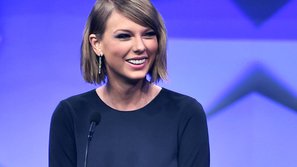 Taylor Swift nhận giải thưởng Taylor Swift đầu tiên