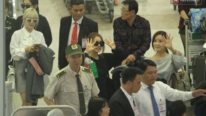 Fan Việt “sướng rơn” khi T-ara cực thân thiện tại sân bay