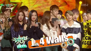 Music Bank: f(x) rinh chiếc cup thứ hai với “4 Walls”