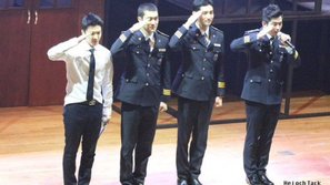 Donghae, Siwon và Changmin cùng đứng chung trên sân khấu