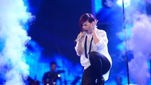 Vietnam Idol: Vân Quỳnh dừng bước, Bích Ngọc “vuốt ve” Tùng Dương