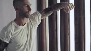 Adam Levine bất ngờ xuất hiện trong MV mới của R.City