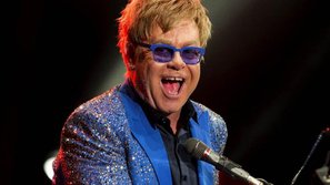 Elton John bác bỏ tin đồn yêu cầu gặp tổng thống Nga