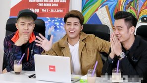 Noo Phước Thịnh cười tít mắt trong buổi giao lưu trực tuyến cùng fan