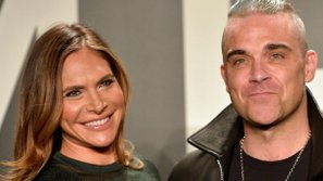 Vợ Robbie Williams bị kiện