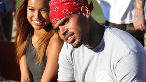 Chris Brown viết nhạc xin lỗi bạn gái cũ