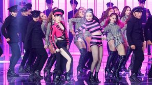 The Remix 2016: Yến Nhi “nhái” trang phục biểu diễn của nữ ca sĩ Cheryl