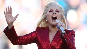 Lady Gaga tự hào hát Quốc ca tại Super Bowl