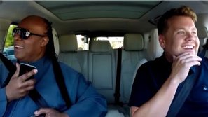 Bộ đôi Stevie Wonder & James Corden “tấu hài” trong ô tô