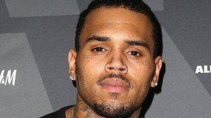 Chris Brown bị cảnh sát thẩm vấn