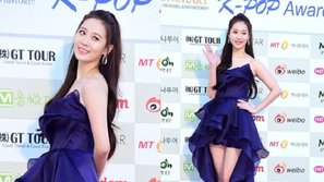 Gaon Chart Kpop Awards: Yura khoe ngực đầy, chân dài trên thảm đỏ