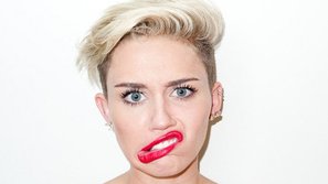 Nhận lời làm huấn luyện viên The Voice, Miley Cyrus bị chỉ trích