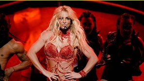Sân khấu Billboard Music Awards 2016 rực lửa với 8 phút của Britney Spears