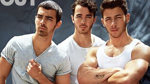 Nick Jonas úp mở chuyện Jonas Brothers tái hợp