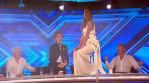 The X-Factor Anh: Điều gì đã khiến Giám khảo Nicole Scherzinger phấn khích đến nỗi nhảy cả lên bàn?