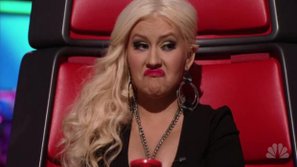 Cười bò với những màn nhái giọng kinh điển của Christina Aguilera