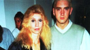 Eminem và lời xin lỗi muộn màng đến người mẹ Debbie Mathers