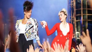 The Voice US - Mỹ 2016 (Mùa 11): Miley Cyrus hóa thân thành Rock Star