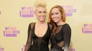 Những cặp anh chị em nổi tiếng làng giải trí Âu Mỹ trên thảm đỏ MTV VMAs