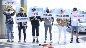 2PM gây "náo loạn" sân bay khi tổ chức event bất ngờ dành cho fan