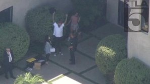 Chris Brown bị bắt vì cầm súng dọa giết cựu hoa hậu California