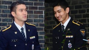 Dù trong quân ngũ, Siwon (Super Junior) và Changmin (DBSK) vẫn 