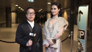 Đông Nhi diện áo dài cách điệu táo bạo, rạng rỡ phỏng vấn cho MTV Asia tại EMA 2016