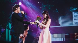 Còn ai may mắn hơn Soobin Hoàng Sơn: 4 tháng sau màn song ca 'tình bể tình' với Jiyeon (T-ara) đã lại được đứng chung sân khấu với Red Velvet
