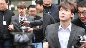 Park Yoochun kết thúc thẩm vấn tại tòa án, ngẩng mặt lên nhìn trời một lúc lâu trong khi bị còng tay áp giải về đồn