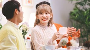 Vì tiếng Hàn chưa tốt, Sakura (IZ*ONE) phải viết thư để tạm biệt dàn cast 'Everyone’s Kitchen'