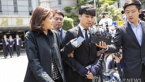 Seungri bị trói tay sau phiên thẩm định, cộng đồng V.I.P nín thở chờ quyết định từ Tòa án 