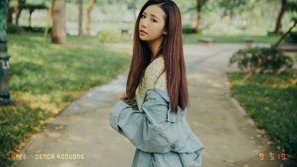 Hết bị tố bắt chước Jennie, 'đạo' vũ đạo của (G)-IDLE, ca khúc mới của AMEE lại không khác gì bản vietsub của 'Friday' (IU)