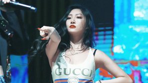 Thêm một idol nữ gia nhập đội ngũ thích 'thả rông' vòng 1, đáng ngạc nhiên là phản ứng khác lạ của netizen Hàn