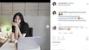 ‘Vô tình’ reaction MV Hãy trao cho anh, một ‘nàng Hậu’ nổi tiếng tại Hàn Quốc bất ngờ gây bão Instagram vì theo đuổi Sơn Tùng trắng trợn