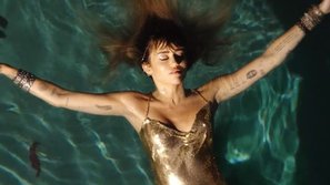 Miley Cyrus tung ra MV ảm đảm nhất trong sự nghiệp âm nhạc của mình