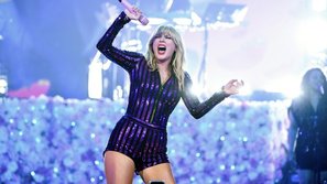 Sau những tháng ngày chờ đợi, Taylor Swift đã thông báo tour diễn đình đám 'Lover'!