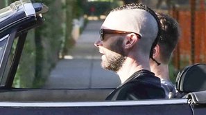 Trưởng nhóm Maroon 5 đổi kiểu tóc: Một lần chơi lớn xem fan có trầm trồ?